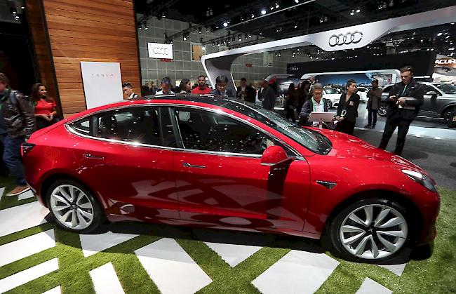 Verzögerung beim Tesla 3. Mit diesem Wagen will Elon Musk die Massen erreichen.