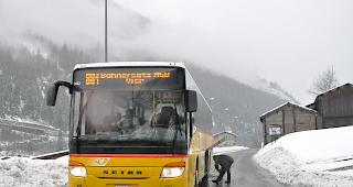 Wegen Schneeverwehungen auf den Geleisen musste die MGBahn am Mittwoch Bahnersatzbusse im Mattertal einsetzen. 