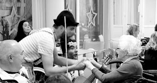 Spass. Der Clownbesuch im Briger APH Englischgruss kam bestens an. 