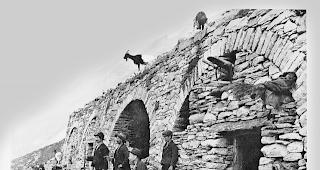 Einst und heute. Die Bauten im &laquo;Steinutal&raquo;. Unbekannter Fotograf, um 1900; Peter Aeberhard, Bern, 2014. 