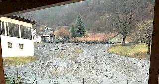 Situation entsch&auml;rft. Um die H&auml;user und die Kantonsstrasse besser vor Schlammwasser zu sch&uuml;tzen, pr&uuml;fen Fachkr&auml;fte m&ouml;gliche Verbesserungen im Gebiet Lengacher.