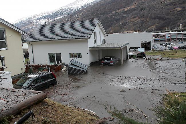 Die Anwohner der Chalchgasse in Eyholz mussten ihre Häuser verlassen.