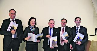 Gemeinsam vorw&auml;rtsschauen. Die Walliser Regierung mit dem neuen Regierungsprogramm.  