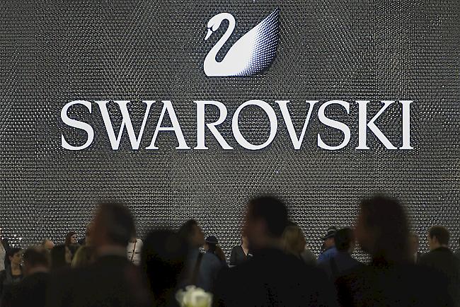 Streichen und Investieren. Swarovski betreibt in 170 Ländern 2800 eigene Geschäfte und beschäftigt weltweit nahezu 10