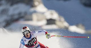 Lauberhorn-Abfahrt. Beat Feuz unterwegs in Richtung Ziel.