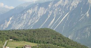 Umstrittene Lage. Der Standort der geplanten Villen bei Mi&egrave;ge ist f&uuml;r die Stiftung Landschaftsschutz Schweiz nicht geeignet.