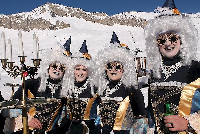 Schaurig-schöne Hexen an der 36. Hexenabfahrt auf der Belalp.