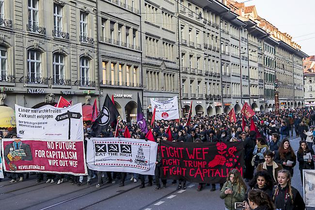Demo in Bern. Aufgerufen zu der unbewilligten Kundgebung hatten linksautonome Kreise.