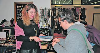 Schmuck. Sammler konnten an der Brocante aufgrund der grossen Auswahl aus dem Vollen sch&ouml;pfen.  