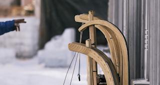 T&ouml;dlich verunfallt. Eine Frau ist bei Andermatt mit dem Schlitten eine Felswand gest&uuml;rzt (Symbolbild).