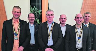Der Vorstand des Clubs Fifty-One. Vizepr&auml;sident Roland Heinzmann, Pastpr&auml;sident Reinhard Venetz, Pr&auml;sident Thomas Lengen, der scheidende Pastpr&auml;sident Ueli Gotzen, Protokollchef HansPeter Burgener, Kassier Silvio Seiler.  