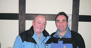 Fahnentr&auml;ger. Erhard Henzen (links) heisst der neue F&auml;hnrich der Sektion Simplon und Hans-Peter Eyer amtet als Stellvertreter.  