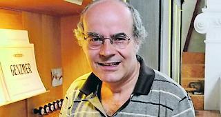 Startschuss. Organist Hilmar Gertschen gibt am Sonntag den Startschuss zur dreiteiligen Orgelkonzert-Reihe in der Natischer Pfarrkirche. 