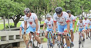 Jens Blatter (vorne rechts) geht im Sommer wieder auf Spendenfahrt.