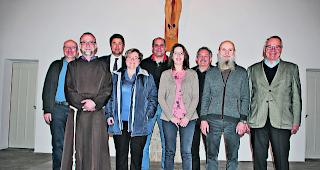 Der Stiftungsrat. Martin Blatter, Bruder Beat Pfammatter, Aron Pfammatter (Notar), Magdalena Kronig (Pr&auml;sidentin), Dario Andenmatten, Sonja Kronig, Josef Schwestermann, Provinzial Agostino Del-Pietro und Max Salzmann (von links).  