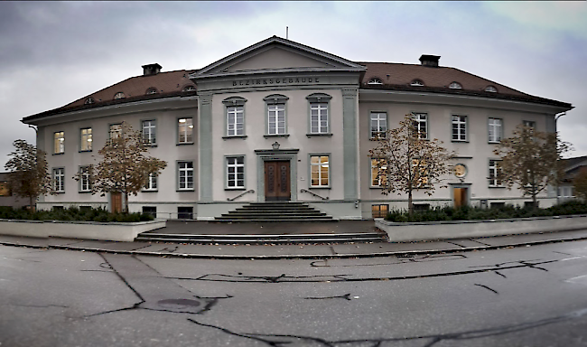 Das Bezirksgericht Bülach ist mit dem Verfahren um den Angeklagten beschäftigt.