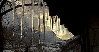 Es bleibt weiterhin eisig kalt.