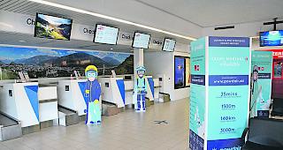 Bruchlandung. Aufgrund finanzieller Engp&auml;sse hat PowdAir die Aufnahme von Fl&uuml;gen Anfang Dezember 2017 auf unbestimmte Zeit verschoben. 