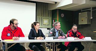 Im Einsatz. Von links: Nicolas Imboden (Gemeinderat), Antonella Grecco (Informationsdienst), Roby Sarbach (Stabschef) und Paul Biffiger (Gemeindepr&auml;sident) vom Gemeindef&uuml;hrungsstab.  