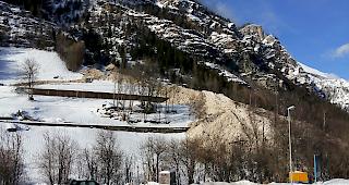 Eindr&uuml;cklicher Lawinenkegel bei St. Niklaus