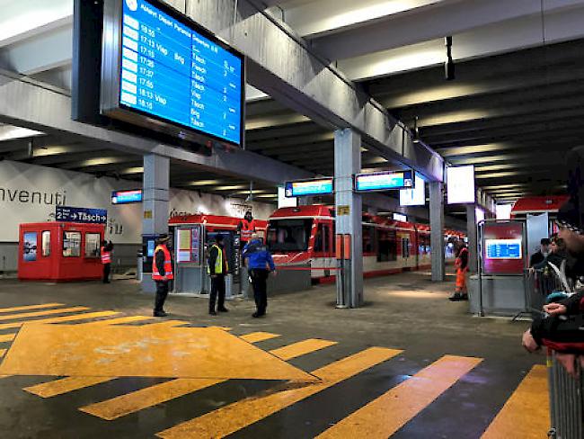 Erster Zug aus Zermatt abgefahren. Der Weltkurort ist wieder per Bahn erreichbar.