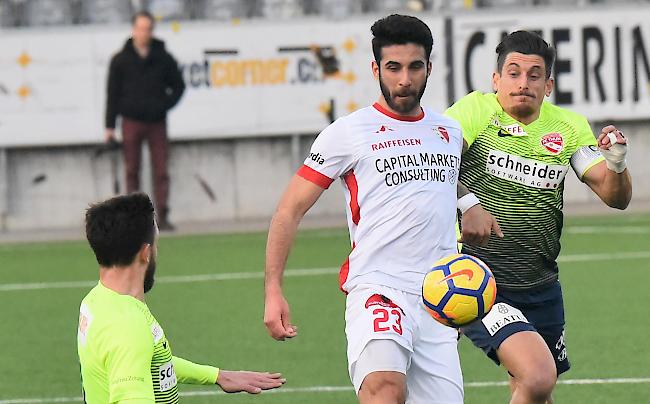 Cümart klärt gegen  Thun-Captain Hediger, Sitten gestand dem Gegner kaum eine echte Torchance zu.