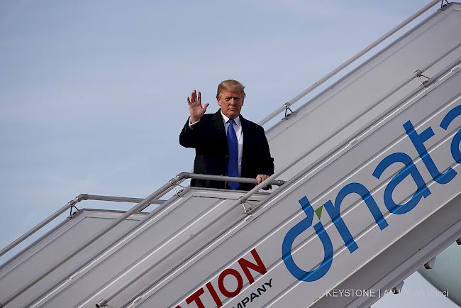 US-Präsident Trump landete am Mittag in der Schweiz.