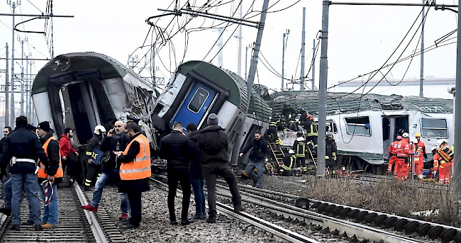 Das Zugunglück bei Mailand fordert drei Tote.