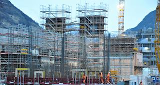 Die Bauarbeiten am Ibex-Komplex laufen auf Hochtouren. Weitere Wetterkapriolen k&ouml;nnten zu Verz&ouml;gerungen f&uuml;hren.