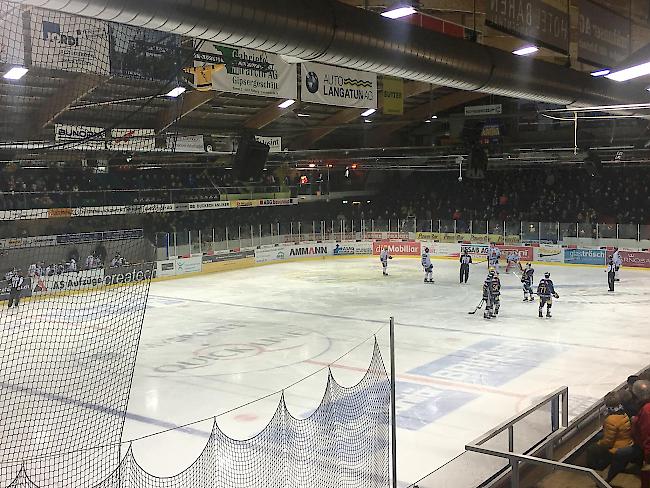 Am Freitag spielte der EHC Visp (in weiss) zum 3. Mal in dieser Saison in Langenthal.