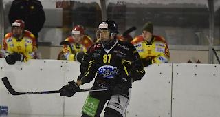 Robert Anthamatten und der EHC Saastal verloren auf eigenem Eis gegen Genf-Servette II mit 2:3.