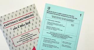 Eine Vorlage, zwei Fragen. Das Volk entscheidet, ob es eine Totalrevision will und wer die F&uuml;hrungsrolle &uuml;bernehmen soll. 