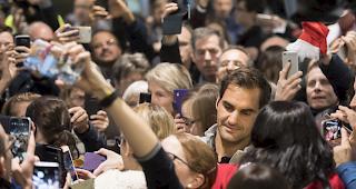 Roger Federer wird am Dienstag am Flughafen Kloten von Hunderten Fans empfangen. 