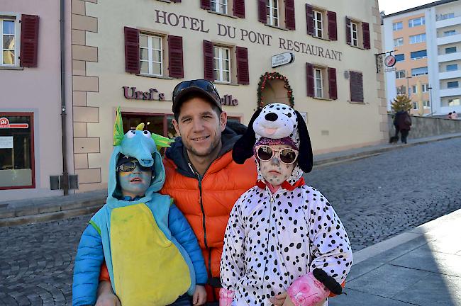 Alain Zurbriggen (32) aus Glis mit Timo und Anina.