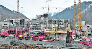 Bald wird hier produziert. Die Arbeiten am neuen IBEX-Komplex von Lonza Visp schreiten schnell voran. Hier sollen bald Hunderte neue Arbeitspl&auml;tze entstehen. 