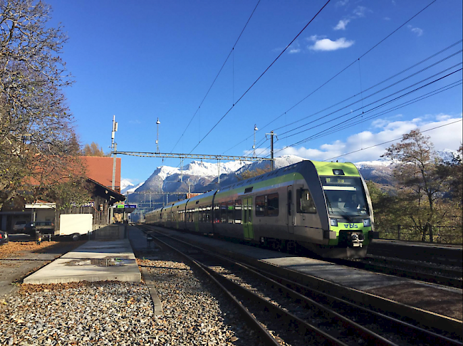 Die BLS plant anfangs 2019 mit dem Ausbau des Bahnhofs Ausserberg. 