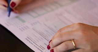 Die Pflicht, die Steuererkl&auml;rung von Hand zu unterschreiben, f&auml;llt weg. Neu k&ouml;nnen Steuererkl&auml;rungen elektronisch ausgef&uuml;llt und ohne handschriftliche Unterschrift eingereicht werden.