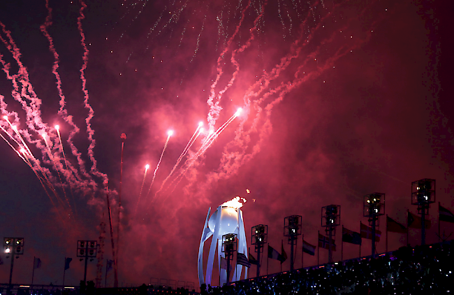 Das olympische Feuer brennt.