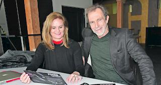 Gespannt. Projektleiterin Judith B&auml;renfaller und Choreograf Arthur Kuggeleyn: &laquo;Gespannt, wie unser Tanztheater &lsaquo;Poison&rsaquo; beim Publikum ankommen wird.&raquo; 