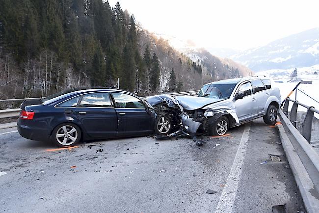 Zahlreiche Verletzte. Beim Unfall kollidierten in Schiers zwei Fahrzeuge.