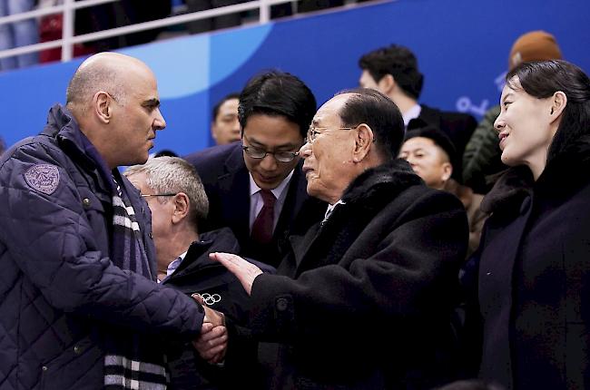 Bundesrat Alain Berset traf bei der Olympia-Eröffnungsfeier auf die beiden Vertreter Nordkoreas, darunter auch Kim Yo-jong, die Schwester des Machthabers (rechts im Bild).