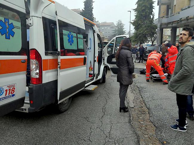 Verletzte Migranten. Vor wenigen Tagen hatte ein Mann aus dem Auto heraus auf sechs Afrikaner geschossen.