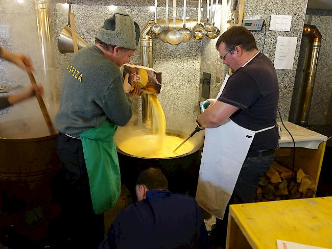 Die Polenta stand am Samstag im Mittelpunkt des fasnächtlichen Treibens.