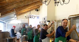 Grosseinsatz der sechs AGREZA-K&uuml;che seit den fr&uuml;hen Morgenstunden.