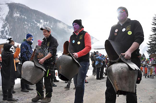 Impressionen des grossen Lötschentaler Fasnachtsumzugs.