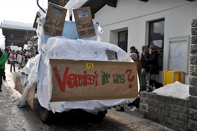 Impressionen des grossen Lötschentaler Fasnachtsumzugs.