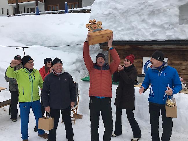 Team Vakant freut sich über den Sieg am vierten Gommer Cup.