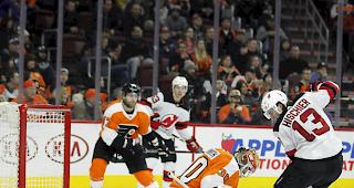 Konto ausgebaut. In seiner ersten Saison hat Nico Hischier bereits zehn Tore und 24 Assists verbucht.