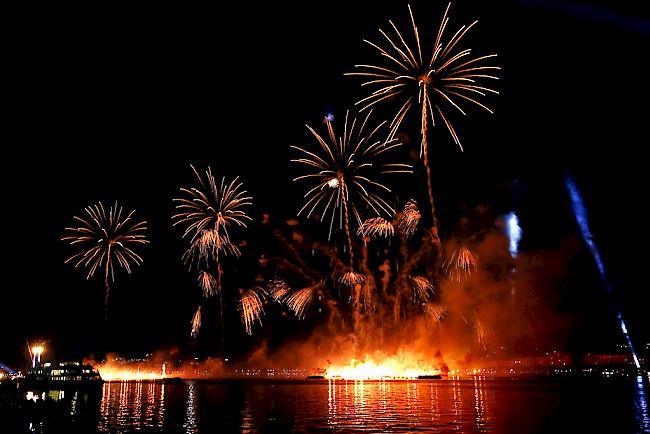 Abgesagt. Lediglich das grosse Feuerwerk am Samstagabend soll beibehalten werden.