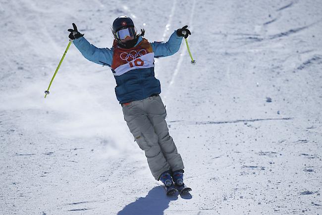 Sarah Höfflin gewinnt vor Landsfrau Mathilde Gremaud Gold im Slopestyle-Parcours.